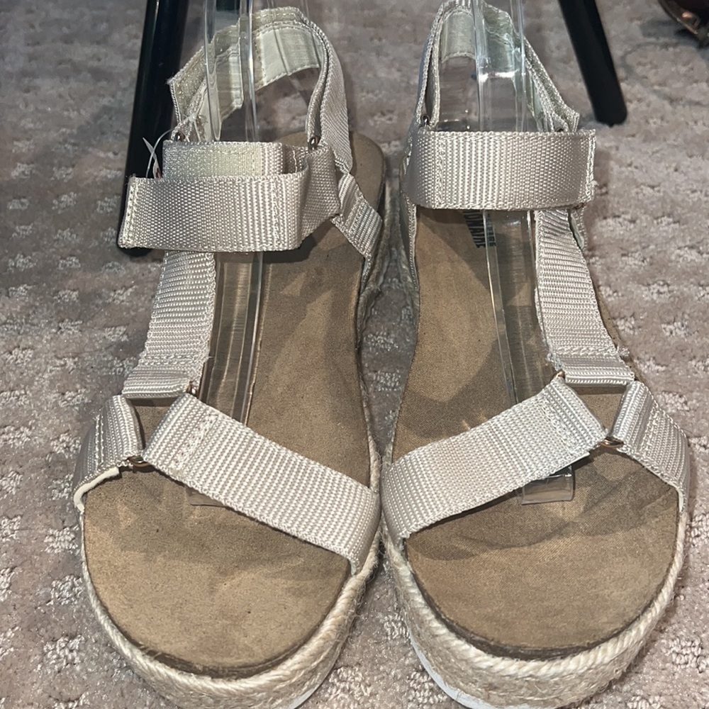 Cushionaire Women’s Summer Sandals, Velcro Strap, Size 10, NWT